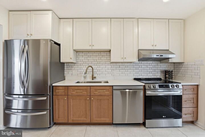 Property Photo: 805 Norwood Lane VA 22191