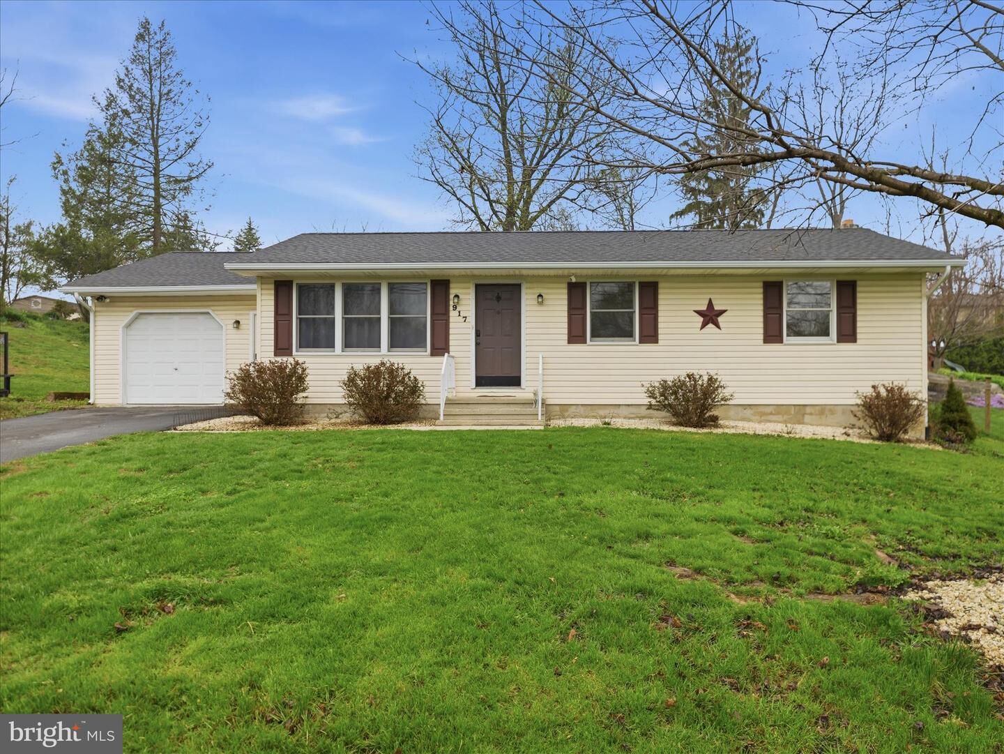 Property Photo: 917 Woodland Parkway PA 17268