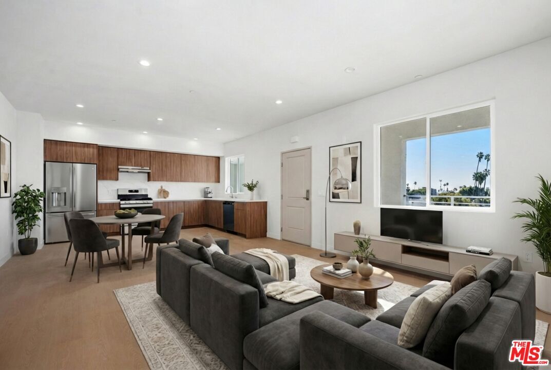 Property Photo:  1717 Winona Blvd  CA 90027 