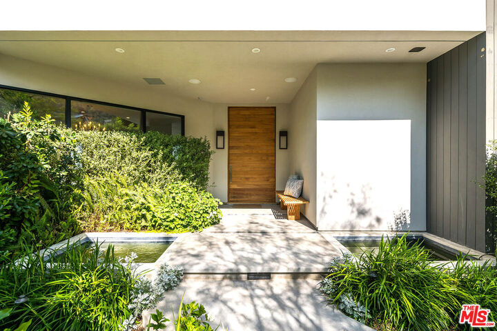 Property Photo:  8545 Charl Ln  CA 90046 