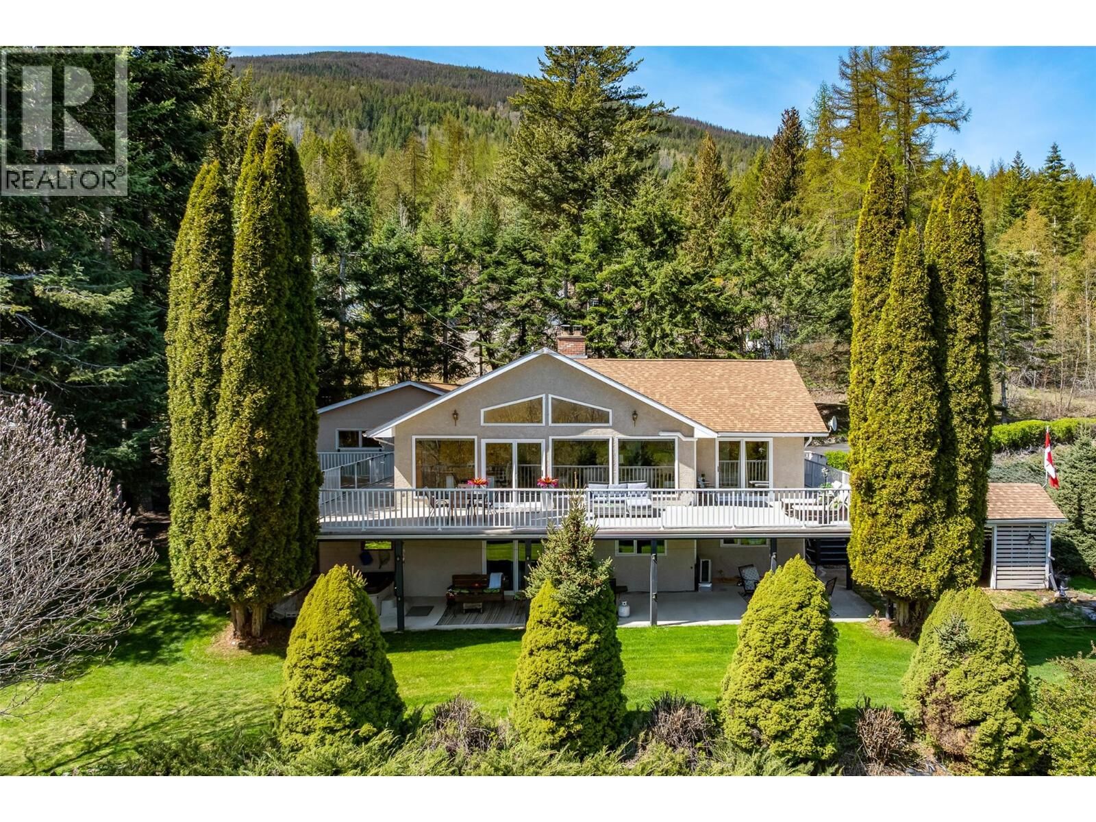 Property Photo: 940 Peterman Road BC V0B 1G7