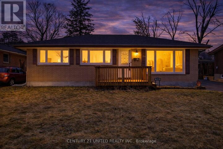 Photo de la propriété:  578 Hillside Street  ON K9H 5N6 