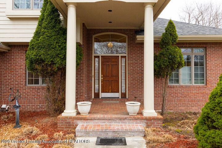 Property Photo:  5610 Silverleaf Court  MI 48840 