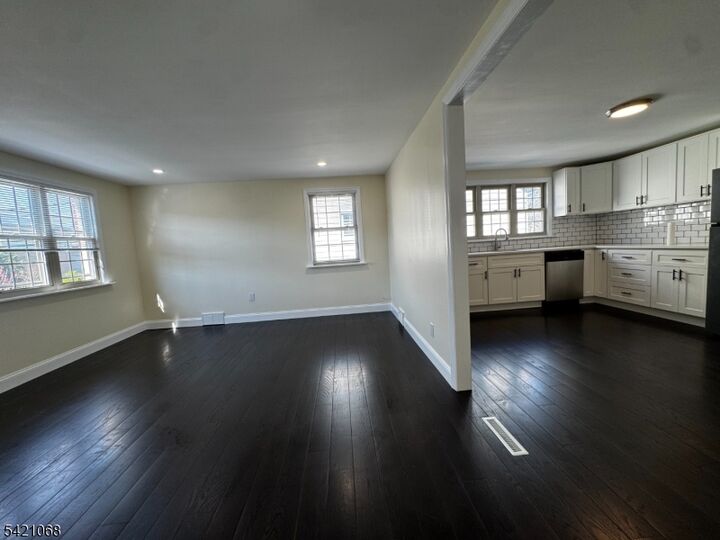 Property Photo:  158 Rutherford Pl 2  NJ 07031 