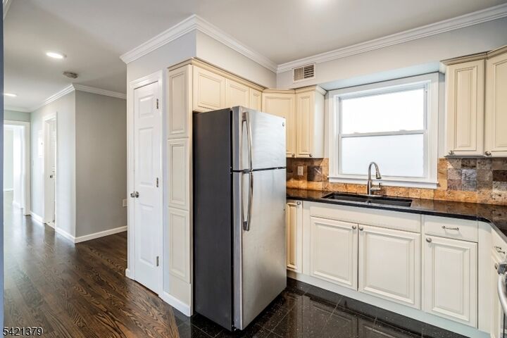 Property Photo:  312 Vine St 1  NJ 07202 