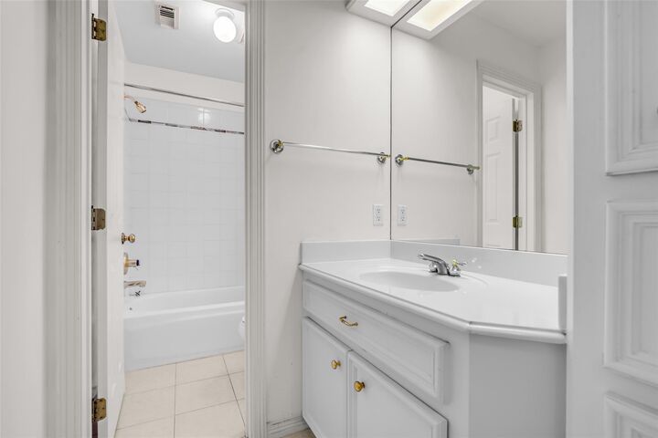 Property Photo:  4916 Travis Street  TX 77002 