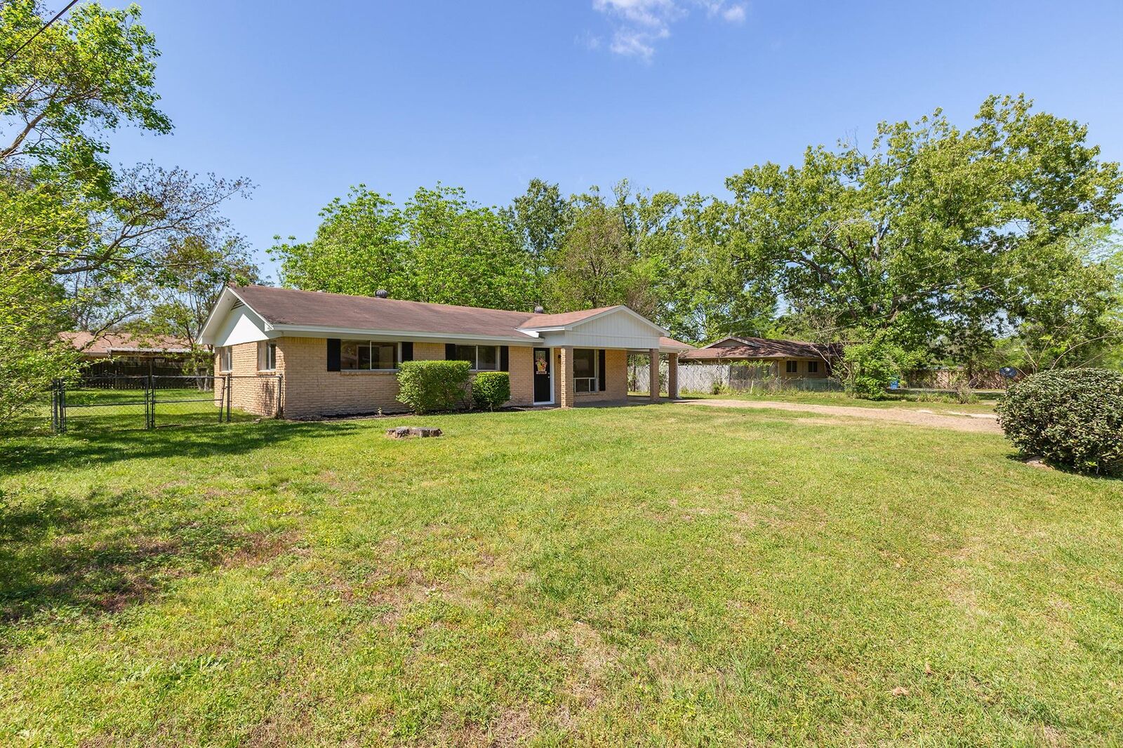 Property Photo: 407 Oleta Avenue TX 75901