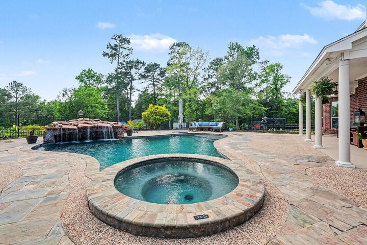 Property Photo: 114 Leah Drive TX 77316