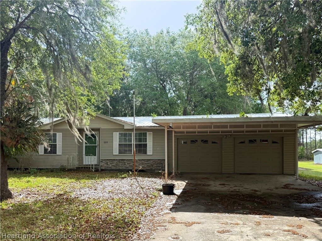 Property Photo:  5719 Wolf Lake Road  FL 33875 