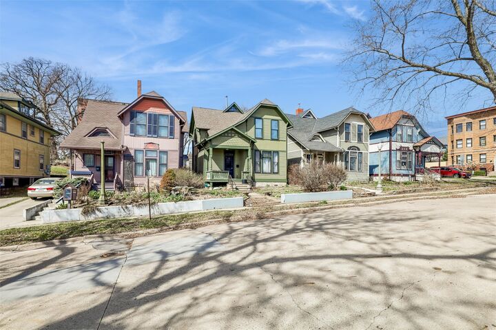 Property Photo: 688 Bridal Row IA 50314