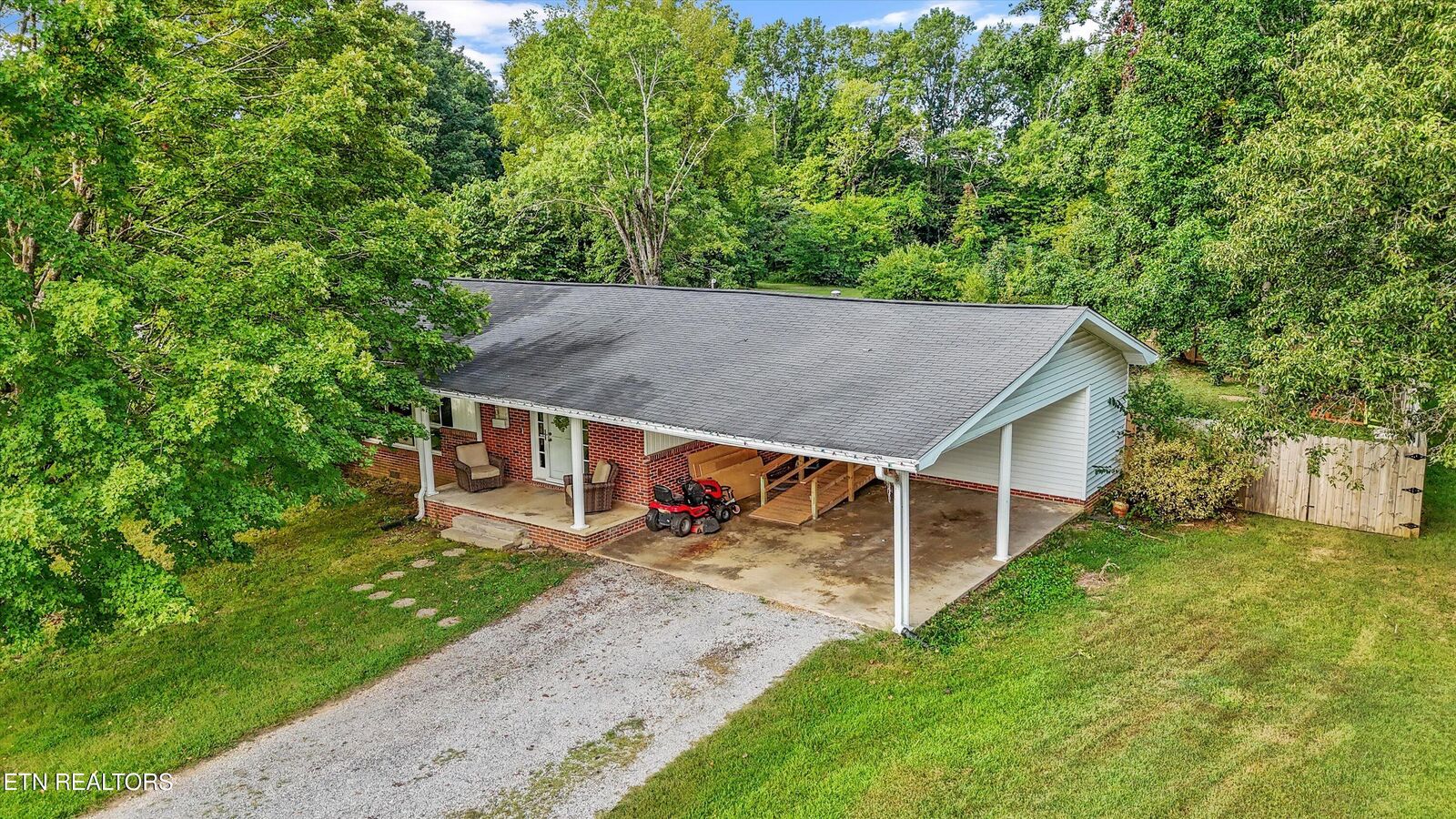 Property Photo: 520 Mill St TN 37354