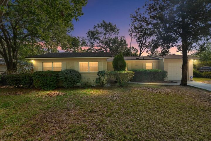 Property Photo:  3411 NE 11th Terrace  FL 32609 