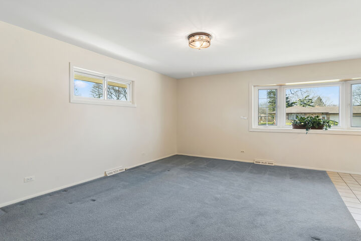 Property Photo: 589 Jon Lane IL 60016