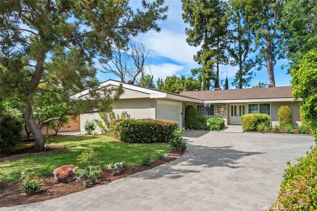 Property Photo:  24133 Albers Street  CA 91367 