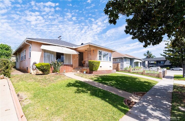 Property Photo:  2204 W Victoria  CA 90640 