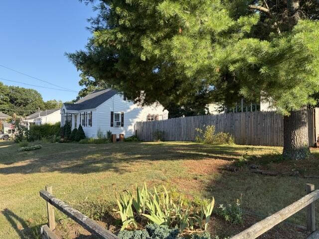Property Photo: 10 Mitchell Street ME 04073