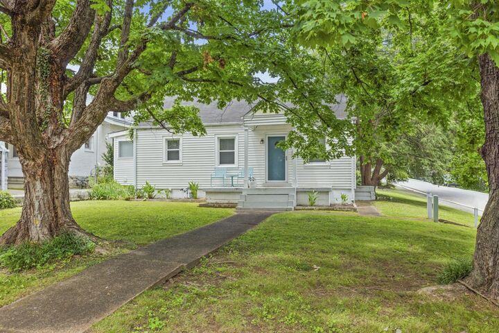 Property Photo:  810 N 16th St  TN 37206 