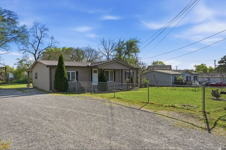 Property Photo:  308 Carney St  TN 37160 