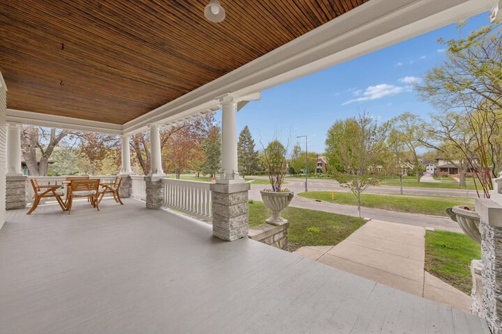Property Photo:  1732 Summit Avenue  MN 55105 