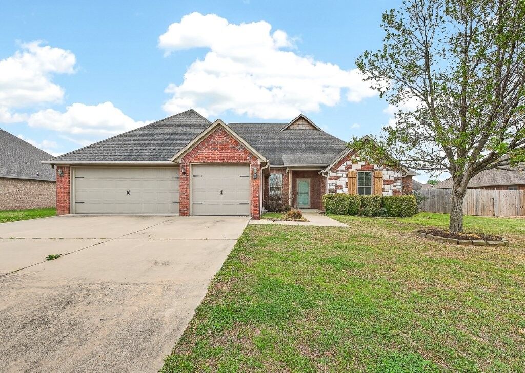 Property Photo:  3807 SW Roundstone Boulevard  AR 72713 
