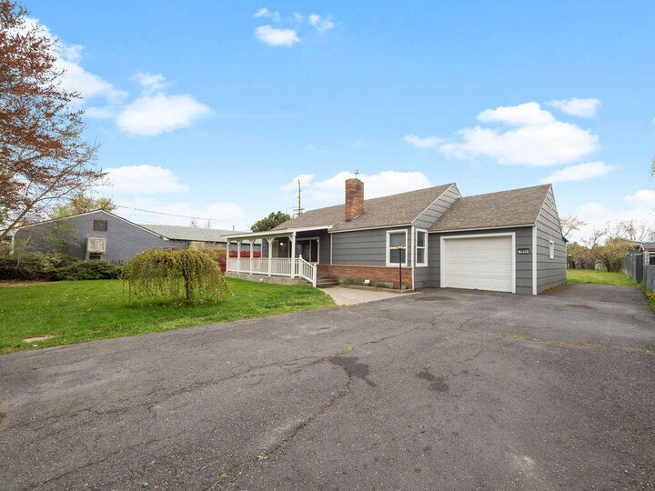 Property Photo: 3854 Summers Lane OR 97603