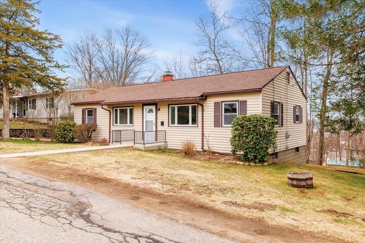Property Photo: 26 Roosevelt Dr MA 01550
