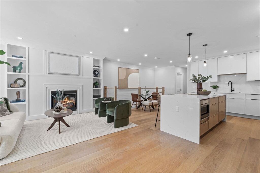 Property Photo:  667 Tremont Street 1  MA 02118 