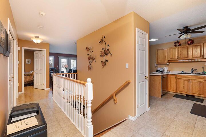 Photo de la propriété:  2310 53 Avenue 20  AB T9V 2S4 