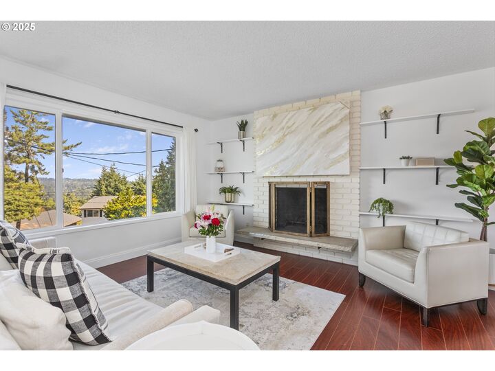 Property Photo:  1674 Fircrest Dr  OR 97034 