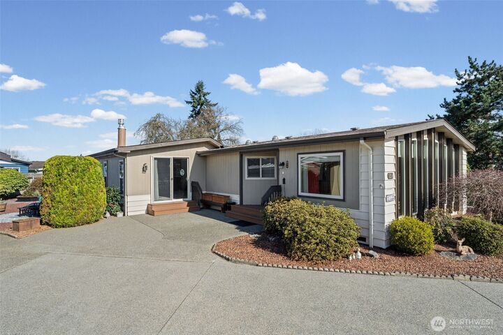 Property Photo:  1402  22nd Street NE 454  WA 98002 