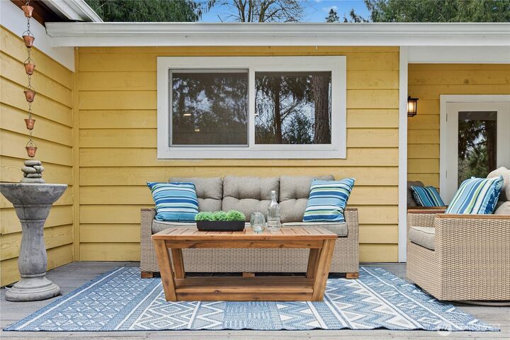 Property Photo:  762  Sunrise Place SW  WA 98027 