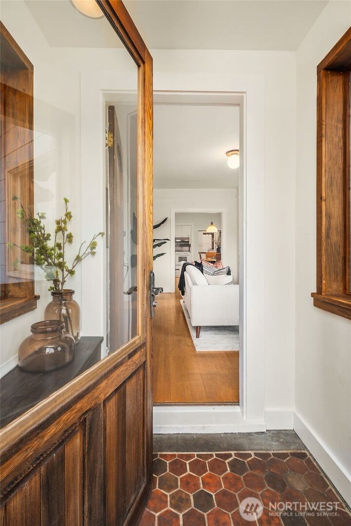 Property Photo:  6841  19th Avenue NE  WA 98115 