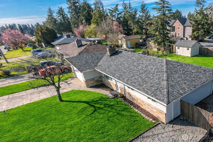 Property Photo: 11220 SE 212th Street WA 98031