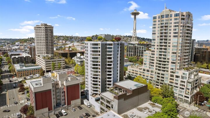 Property Photo:  2621  2nd Ave 1601  WA 98121 