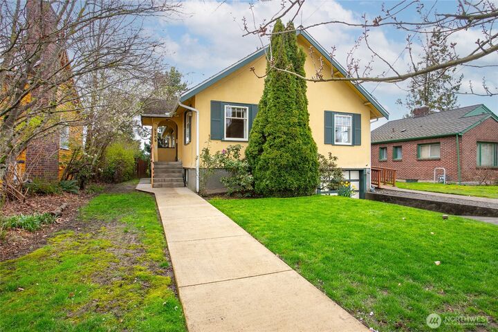 Property Photo:  2209  Eldridge Avenue  WA 98225 