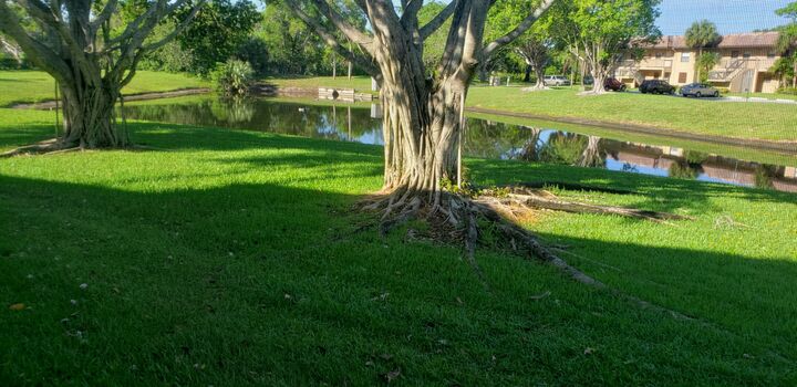 Property Photo:  6660 Somerset Drive 104  FL 33433 