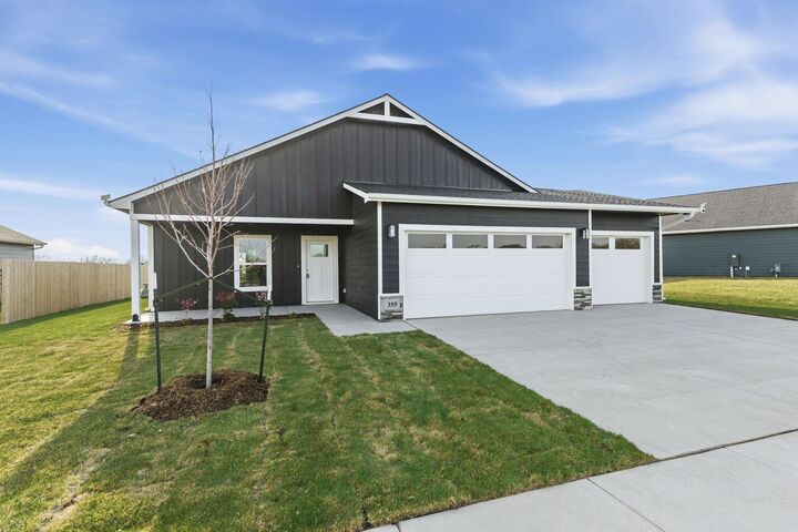 Property Photo:  355 N Woodstone St  KS 67037-7814 