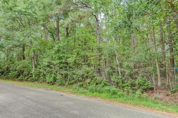 Property Photo:  137 Marilyn  TX 77657 