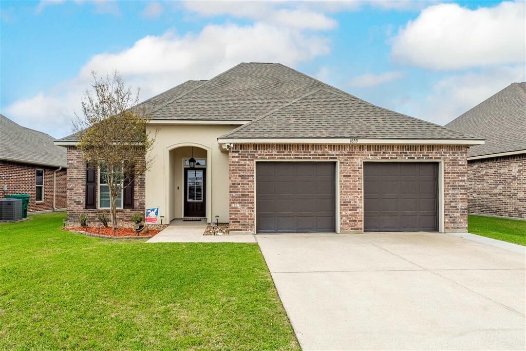 Property Photo: 1859 Poeyfarre Drive LA 70611