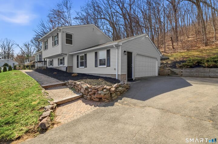 Property Photo:  46 Rainbow Court  CT 06514 