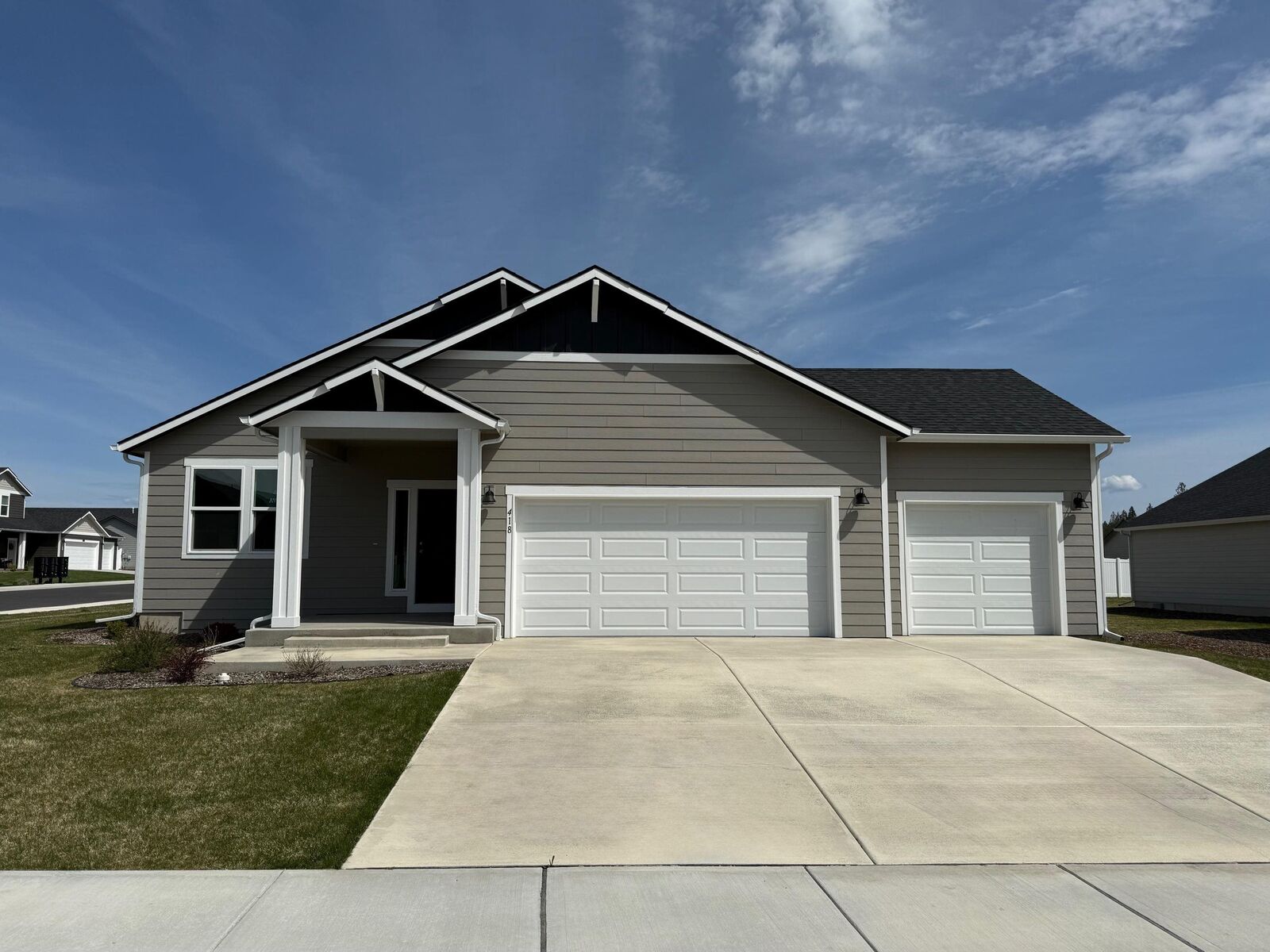 Property Photo:  418 N Arcadia Ave  WA 99006 