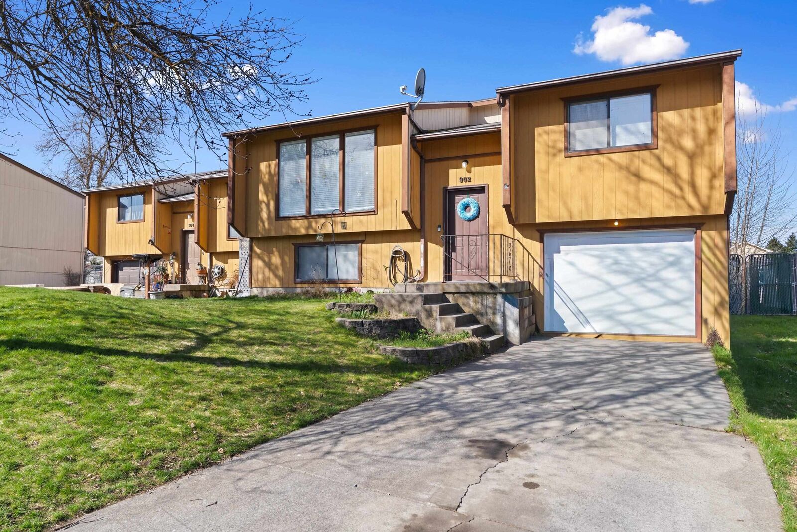 Property Photo:  902 S Calvin Rd  WA 99037 