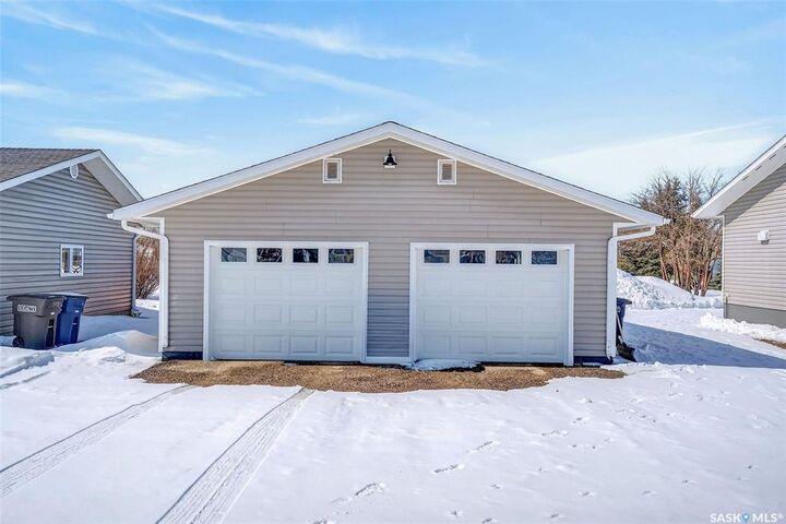 Property Photo: 105 4th Avenue N SK S0K 3V0