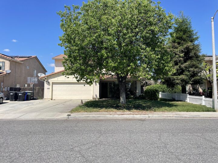 Property Photo:  1852 Santa Maria Avenue  CA 93257 