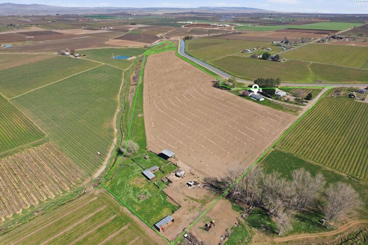 Property Photo:  837 Olmstead Rd  WA 98930 