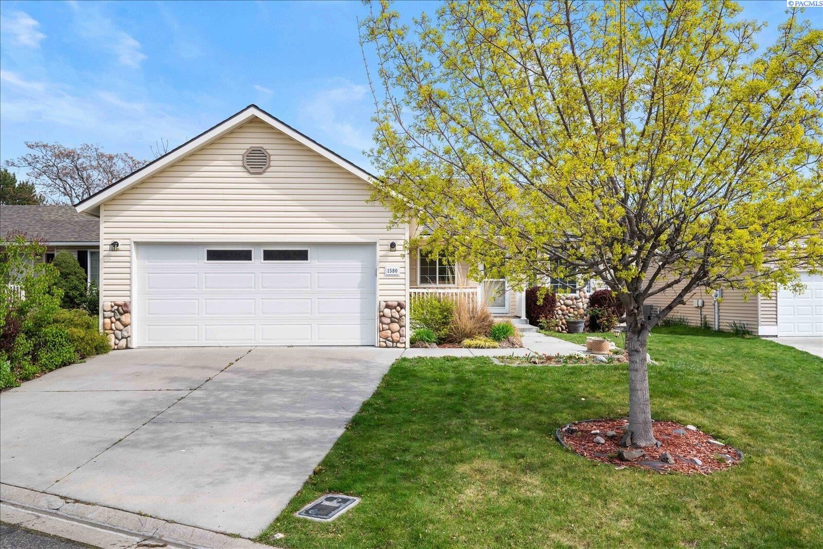 Property Photo:  1580 Foxglove Ave  WA 99352 