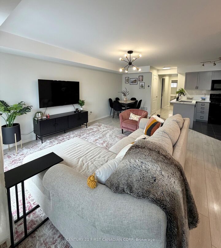 Property Photo:  35 Hays Boulevard 2  ON L6H 0J1 