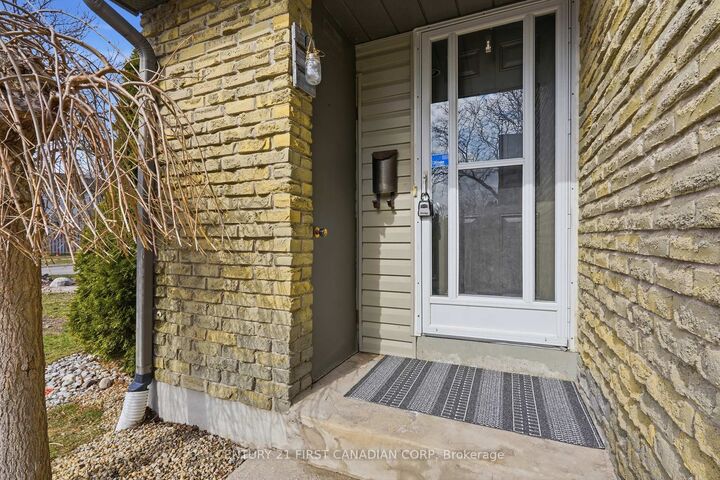 Property Photo:  147 Deveron Crescent 1  ON N5Z 4J7 