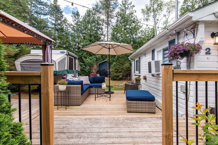 Property Photo:  2 Hamilton Place  ON N0H 2G0 