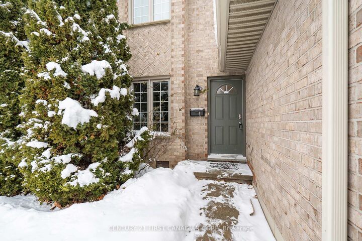 Property Photo: 340 Ambleside Drive 17 ON N6G 4Y5